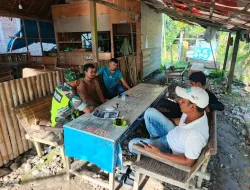 Babinsa Koramil 26/Grong-Grong Laksanakan Komsos dan Berbaur Bersama Masyarakat Desa Pangge Pilok