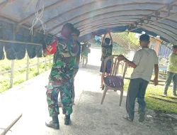 Babinsa Koramil 06/Telda Gotong Royong Persiapan Acara Khitanan Salah Seorang Anak Warga
