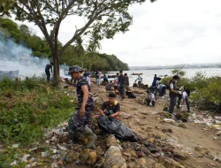 Koramil 1404-01/Suppa Gelar Kerja Bakti Bersama Warga Bersihkan Sampah