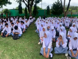 Kasi Ter Brigif TP/31/PS Berikan Materi Bela Negara kepada Siswa-Siswi SMK N1 Pekat