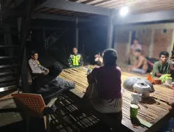 Babinsa Koramil 1404-01/Suppa Laksanakan Patroli Malam dan Komsos di Desa Polewali