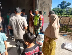 Cegah Penimbunan, Babinsa Koramil 15/Tiro Tertibkan Penyaluran Pupuk Bersubsidi di Desa Lhok Igeuh