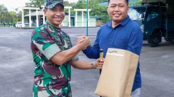 Dukung Aktivitas Prajurit,Dandim 0907/Tarakan Berikan Sepatu Aerobik