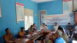 Babinsa Koramil 04 Beutong laksanakan komunikasi sosial dengan masyarakat di desa Meunasah Dayah Kecamatan Beutong