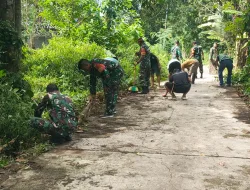 Semangat Gotong Royong Personil Koramil 01/Maiwa Melaksanakan Karya Bakti pembersihan Selokan