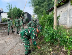Kasi Ter Brigif TP 31/PS Bersama Personel Denma dan Yonif 875/SYP Gelar Jumat Bersih di Dusun Latonda