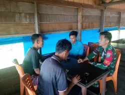 Babinsa 03/Tepsel Komsos Bersama Warga Desa Binaan