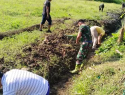 Semangat Gotong Royong, Personel Koramil 1419-02/Enrekang Gelar Karya Bakti Pembersihan Selokan