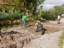Peduli Infrastruktur, Babinsa Koramil 05/indra jaya Bersama Warga Perbaiki Jalan Desa