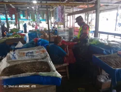 Babinsa Koramil 04 Beutong Kodim 0116/Nagan Raya Anjangsana ke Peukan tradisional