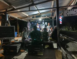 Babinsa Koramil 1404-07/Lembang Laksanakan Patroli Siskamling di Desa Binangakaraeng