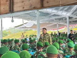 MENHAN JENDERAL TNI PURN SJAFRIE SJAMSOEDDIN M.B.A KUNJUNGI BRIGIF TP 31/PS, MENAMBAH SEMANGAT PENGABDIAN PRAJURIT
