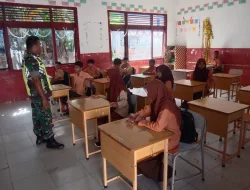Tanamkan Cinta Tanah Air, Babinsa Tiro Berikan Wawasan Kebangsaan kepada Siswa SD