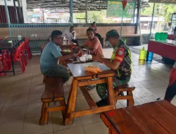 Pererat Silaturahmi dan Pantau Kondisi Wilayah, Babinsa Koramil 05/Indra Jaya Gelar Komsos Bersama Warga