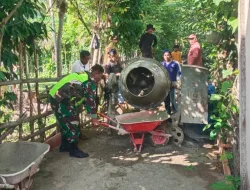 Wujud Kepedulian Wilayah Binaan, Babinsa Turut Gotong Royong Bangun Jalan Gampong