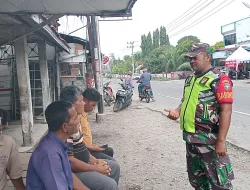 Perkuat Komunikasi Sosial, Babinsa Koramil 05/Indra Jaya Jalin Dialog dengan Pekerja Pasar Dayah Caleu