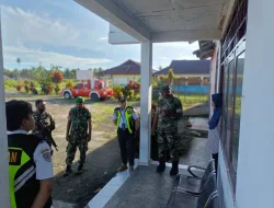 Yakinkan Situasi Bandara Aman, Danramil Inanwatan Laksanakan Pemantauan Areal Bandara