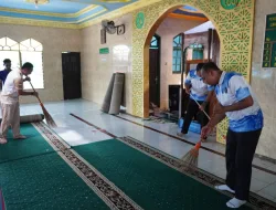 Sambut Ramadan 1447 H, Petugas dan Warga Binaan Lapas Banjarbaru Bakti Sosial Bersihkan Masjid