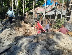 Babinsa Geumpang Turun Tangan Bantu Bangun Rumah Warga di Mane, Wujud Nyata TNI Hadir untuk Rakyat