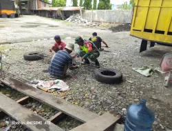 Bentuk peran Babinsa Koramil 04/Beutong Bantu pembuatan Tiang pondasi Rumah warga dari Bahan Besi