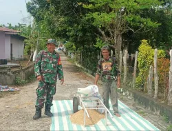 Babinsa Koramil 1404-05/Patampanua Laksanakan Komsos Bersama Warga Saat Jemur Padi