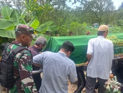 Babinsa Koramil 0907/01 Tartim Hadir dan Turut serta dalam Pemakaman Warga Wilayah Binaannya.
