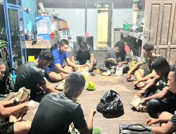 H+13 TMMD 127 Pererat Kebersamaan, Buka Bersama di Rumah Warga Lubuk Manis