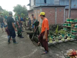 Danramil 1404-03/Mattiro Bulu Pimpin Kerja Bakti Pembersihan Saluran Air