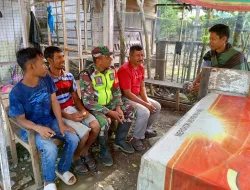 Memupuk Rasa Kekompakan, Babinsa Posramil Beutong Ateuh Banggalang Komsos Bersama Pemuda di Desa Binaan