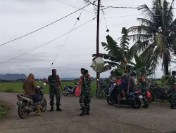 Koramil 1405-04/Soppeng Riaja Berbagi Takjil, Wujud Kepedulian di Bulan Suci Ramadan