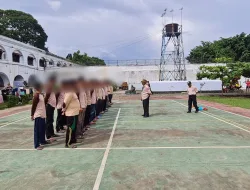 Kegiatan Pramuka WBP Dengan Melatih Membuat Tandu