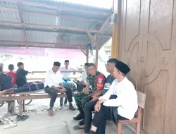 Ramadhan Penuh Berkah, Babinsa Koramil 15/Tiro Ajak Warga Makmurkan Masjid dan Meunasah
