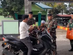 Koramil 1405-07/Tanete Rilau Berbagi Takjil, Pererat Kebersamaan di Bulan Suci Ramadan