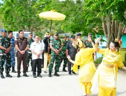 Tiba di Lokasi TMMD 127, Tim Wasev Disambut Tarian Bulungan dan Tepung Tawar