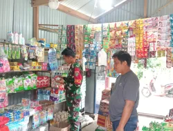 Babinsa Cek Harga Kebutuhan Pokok Didesa Binaan