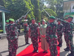Tradisi Pedang Pora Iringi Momen Haring Pelepasan Dandim 1419/Enrekang