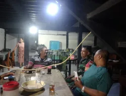 Babinsa Koramil 1404-06/Duampanua Laksanakan Pemantauan Wilayah dan Komsos Bersama Warga Pekabata