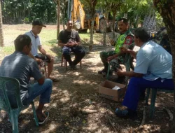 Sinergi TNI-Rakyat, Babinsa Komsos Bersama Tokoh Masyarakat dan Pemuda