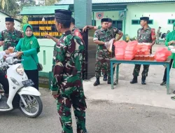 Koramil 1405-08/Tanete Riaja Bersama Persit Bagikan Takjil, Wujud Kepedulian di Bulan Ramadhan
