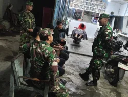 Jaga Kondusifitas Wilayah, Anggota Koramil 01/Kuala Gelar Patroli Rutin di Pemukiman Warga