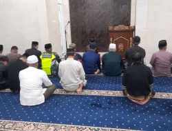 Pererat Silaturahmi Babinsa 1405-01/Ujung Bersama Warga Laksanakan Safari Ibadah dan Shalat Subuh Berjamaah