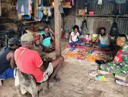 MELALUI KEGIATAN KOMSOS, BABINSA KORAMIL KIMAAM AJAK WARGA KIWORO WASPADA DBD
