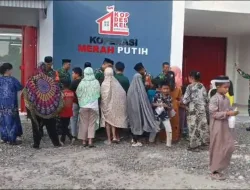 Pembagian Takjil Kodim 1404/Pinrang di Depan KDKMP Kelurahan Siparappe Diserbu Warga