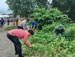 Peduli Kebersihan Lingkungan, Babinsa Koramil 1404-01/Suppa Ajak Warga Kerja Bakti Bersihkan Saluran Air