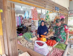 Babinsa Cek Harga Kebutuhan Pokok Dibulan Ramadhan*
