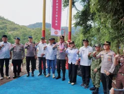 Dandim 1405/Parepare dan Bupati Barru Hadiri Peresmian Jembatan Gantung di Desa Nepo