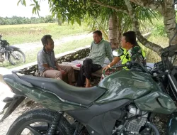 Babinsa Laksanakan Komsos dengan Warga Desa Binaan Untuk mempererat Silaturahmi