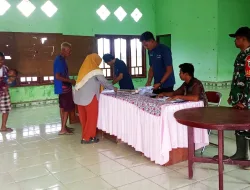 BABINSA POS RAMIL TANAH MIRING DAMPINGI PENYALURAN BLT KEPADA MASYARAKAT SUMBER HARAPAN