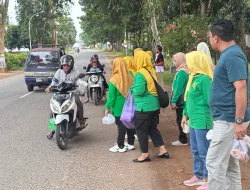 Berkah Ramadhan, Rutan Pelaihari Bersama PIPAS Cabang Rutan Pelaihari Bagikan Takjil untuk Masyarakat