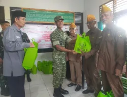 Dandim 1404/Pinrang Serahkan Bingkisan Lebaran dari Baznas kepada Veteran dan Janda Veteran